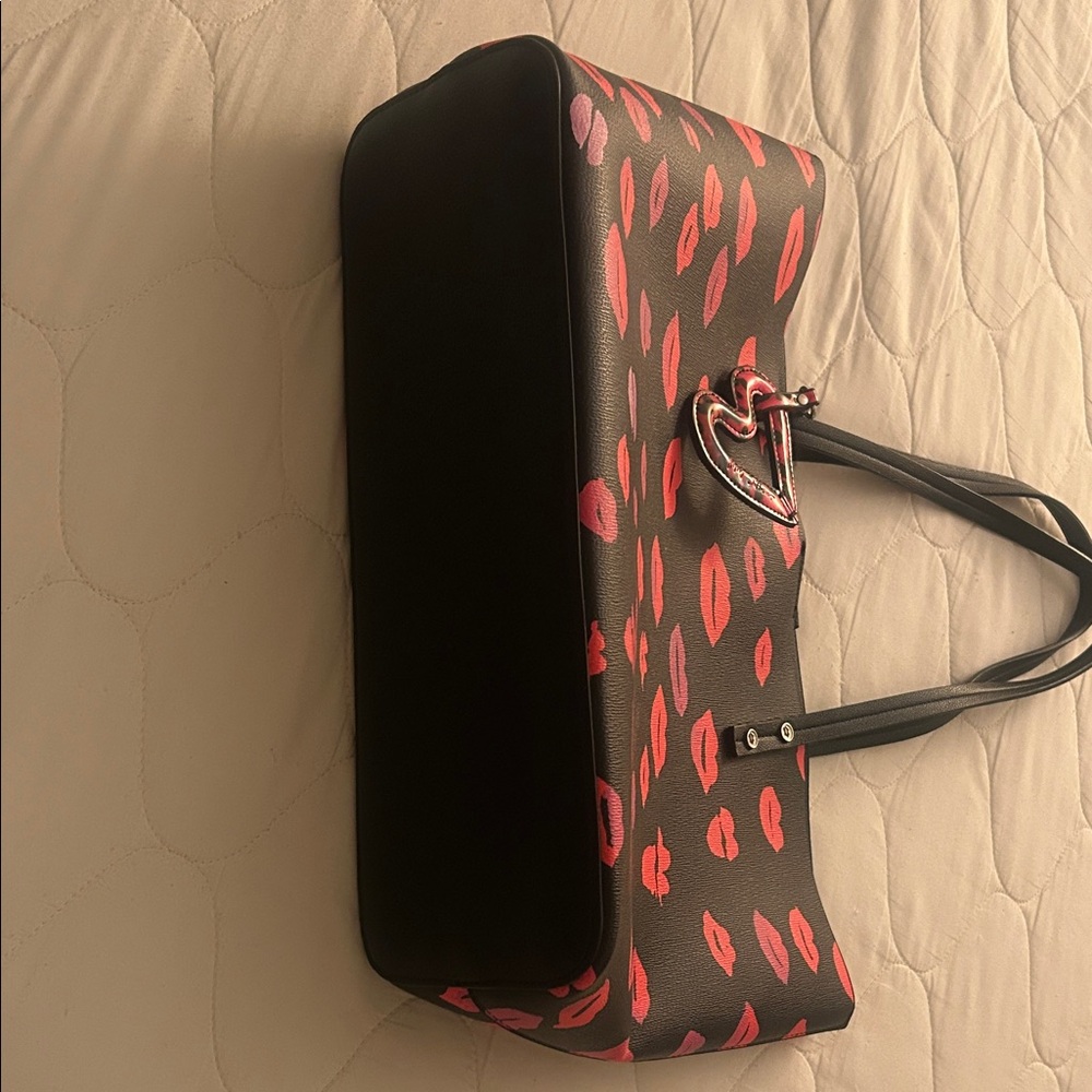 Betsey Johnson Torrid Black and Pink Lip Print Tote Bag - Picture 9 of 10